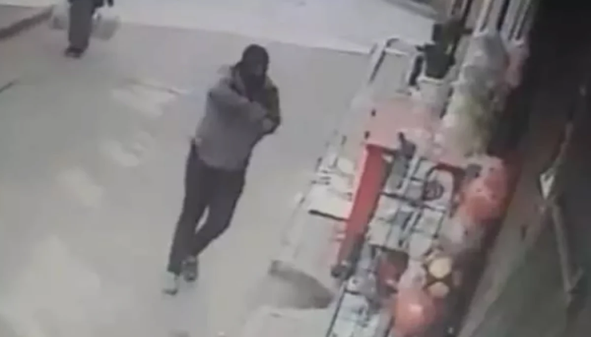 Fatih&rsquo;te ilgin&ccedil; soygun girişimi               