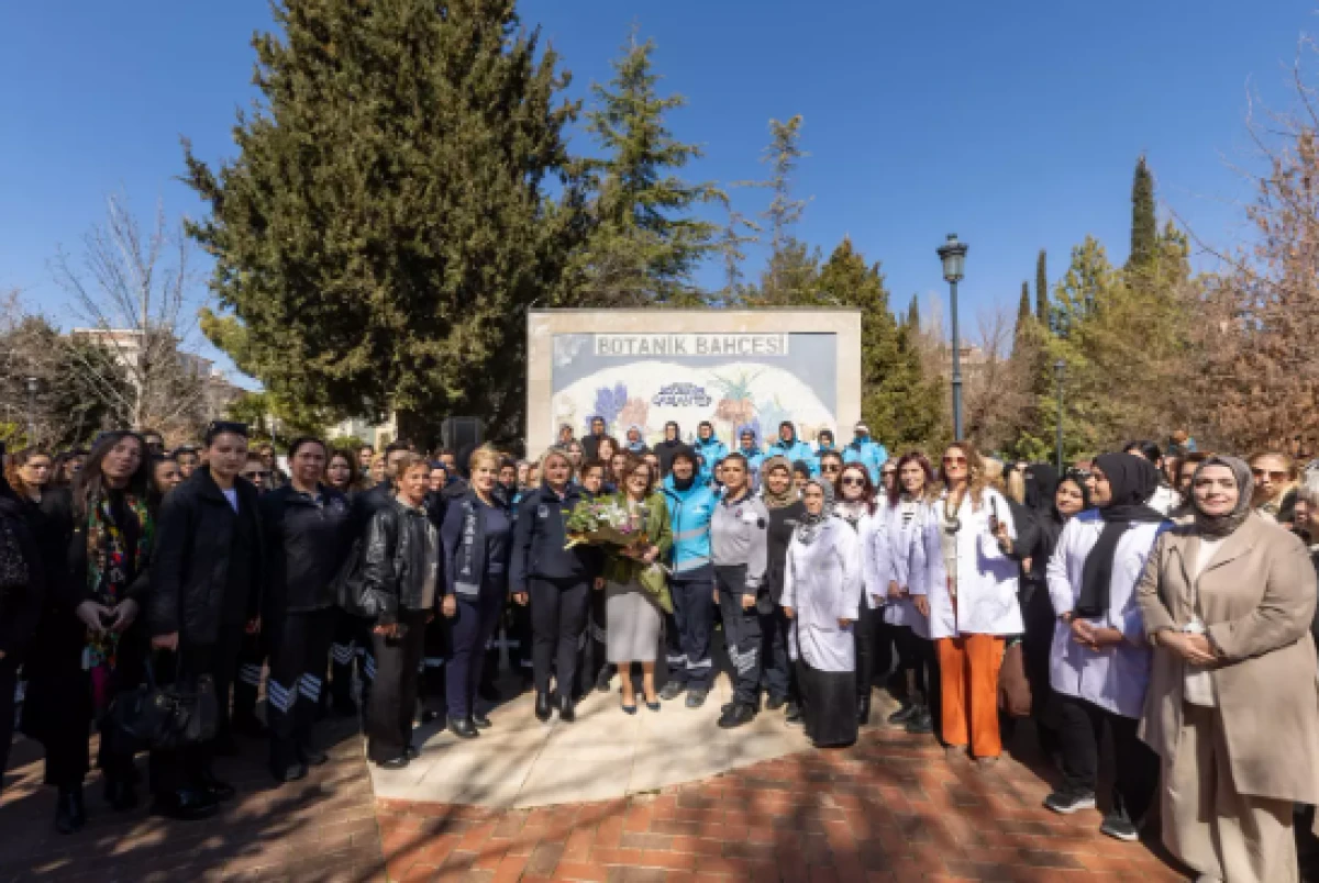 Fatma Şahin 8 Mart'ta kadın &ccedil;alışanlarla buluştu        