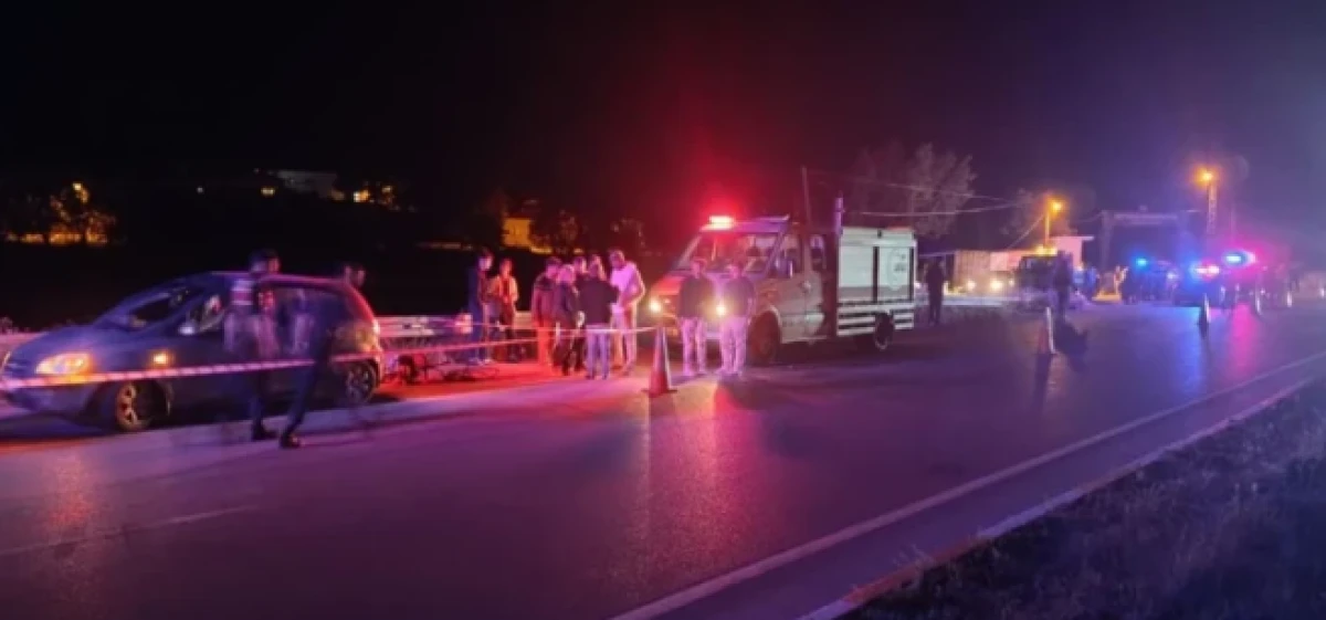 Feci kaza! İki otomobil &ccedil;arpıştı: &Ouml;l&uuml; ve yaralılar var