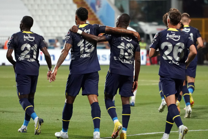 Fenerbahçe, deplasmanda Kasımpaşa'ya gol oldu yağdı