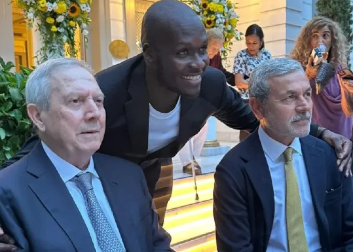 Fenerbah&ccedil;e'de Aziz Yıldırım başkanlık kararını a&ccedil;ıkladı! Safi ve G&ouml;kt&uuml;rk'e flaş teklif