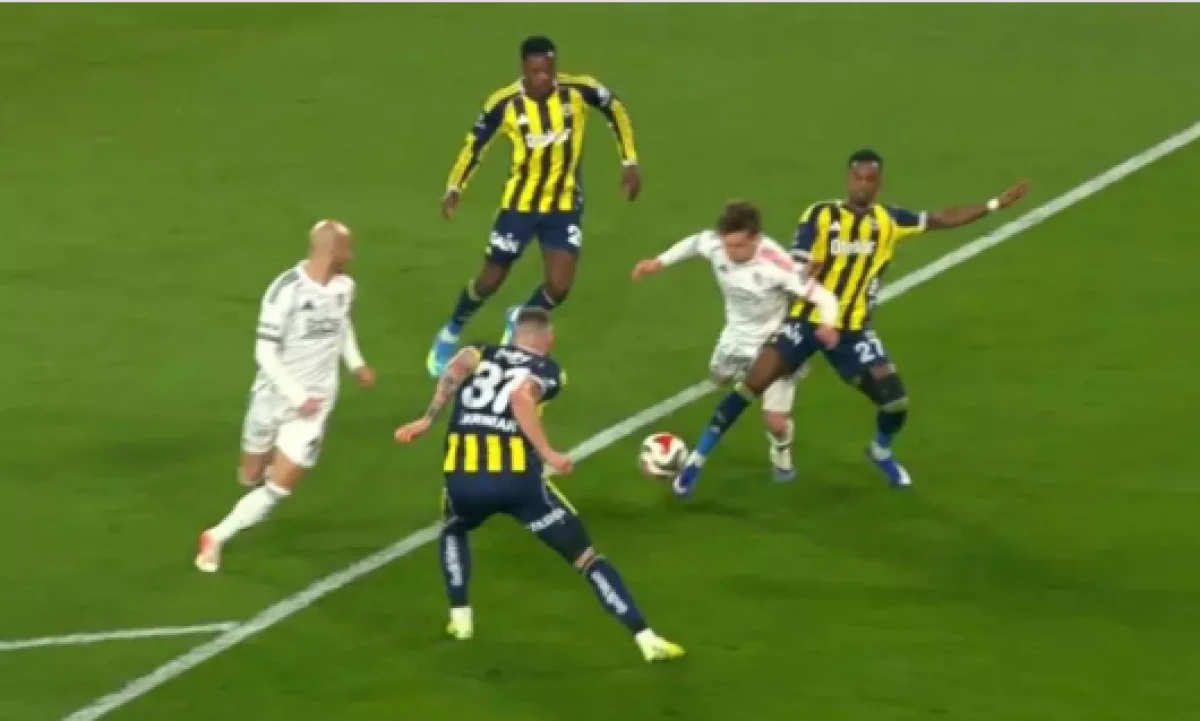 Fenerbah&ccedil;e'nin Beşiktaş ma&ccedil;ında kazandığı penaltıda karar doğru mu 
