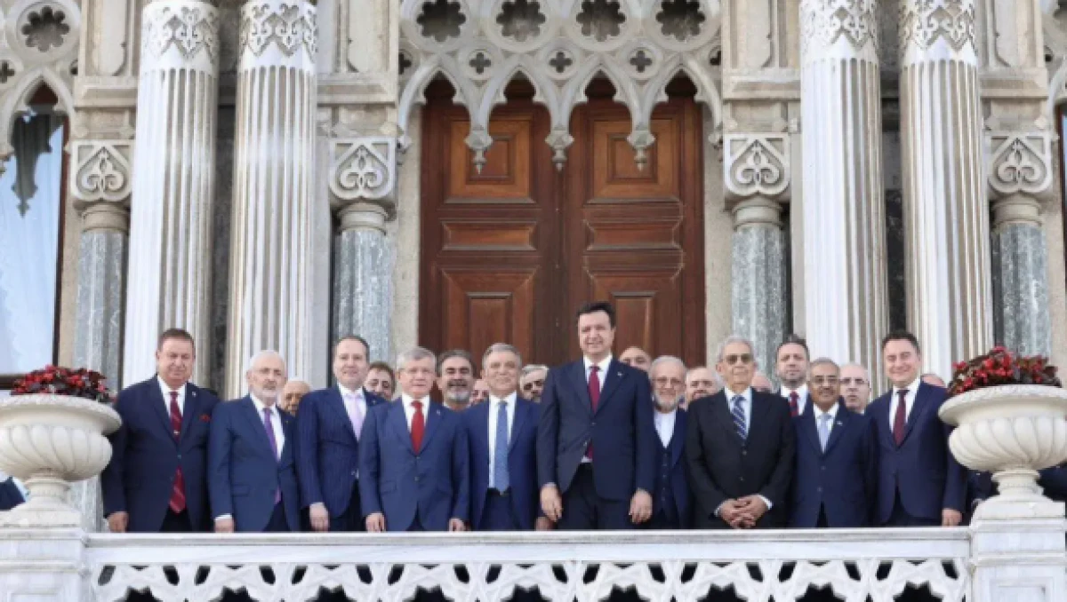 Fotoğraf g&uuml;ndem oldu Mahmut Arıkan ve Fatih Erbakan'dan ittifak ve Abdullah G&uuml;l a&ccedil;ıklaması