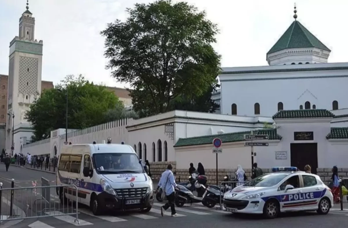 Fransa'da camide yangın! Kundaklama ş&uuml;phesi 