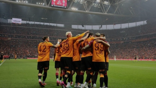 Galatasaray'da 2 isme yol göründü!           