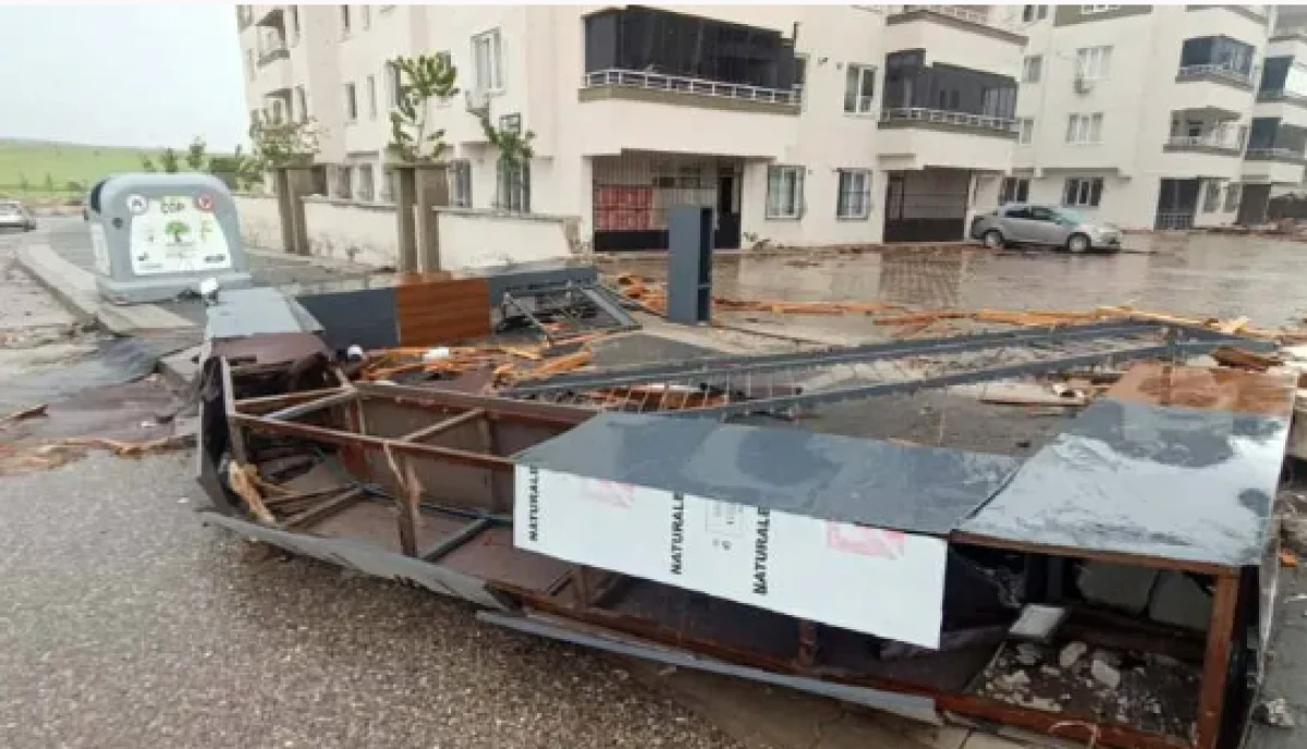 Gaziantep&rsquo;te fırtınanın hasarı g&uuml;n ağarınca ortaya &ccedil;ıktı
