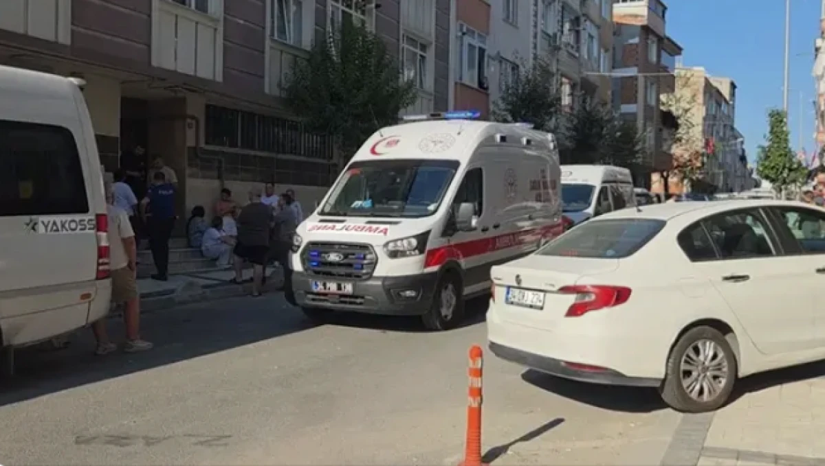 Gaziosmanpaşa'da bir kişi evde boğazı kesilmiş halde &ouml;l&uuml; bulundu