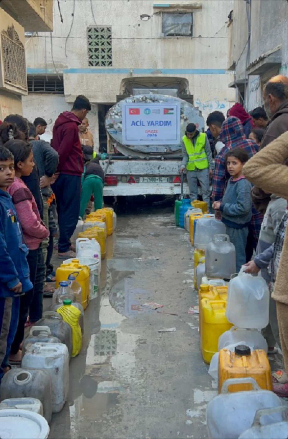 Gazze&rsquo;ye T&uuml;rk yardım vakfı aracılığı ile 600 bin litre i&ccedil;me suyu ulaştırıldı 