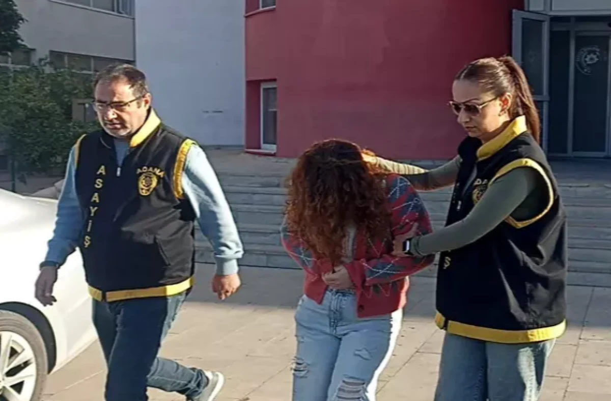 Genç kadın yol kesip silahlı yağma yaptı! 