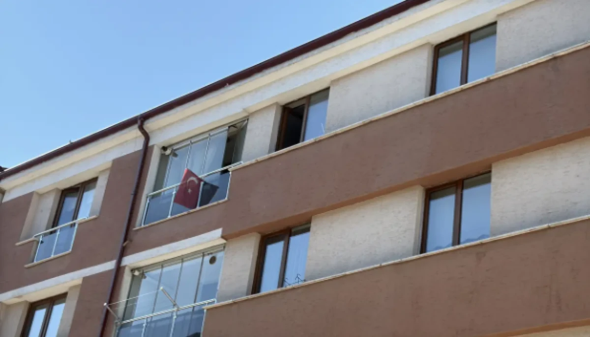 G&uuml;nlerdir haber alınamıyordu: Eve giren ekipler korkun&ccedil; manzarayla karşılaştı!