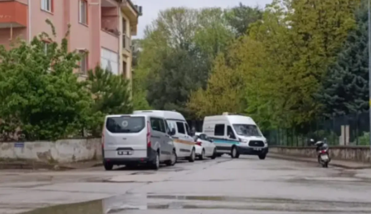 Haber alınamayan &ouml;ğretmen evinde &ouml;l&uuml; bulundu
