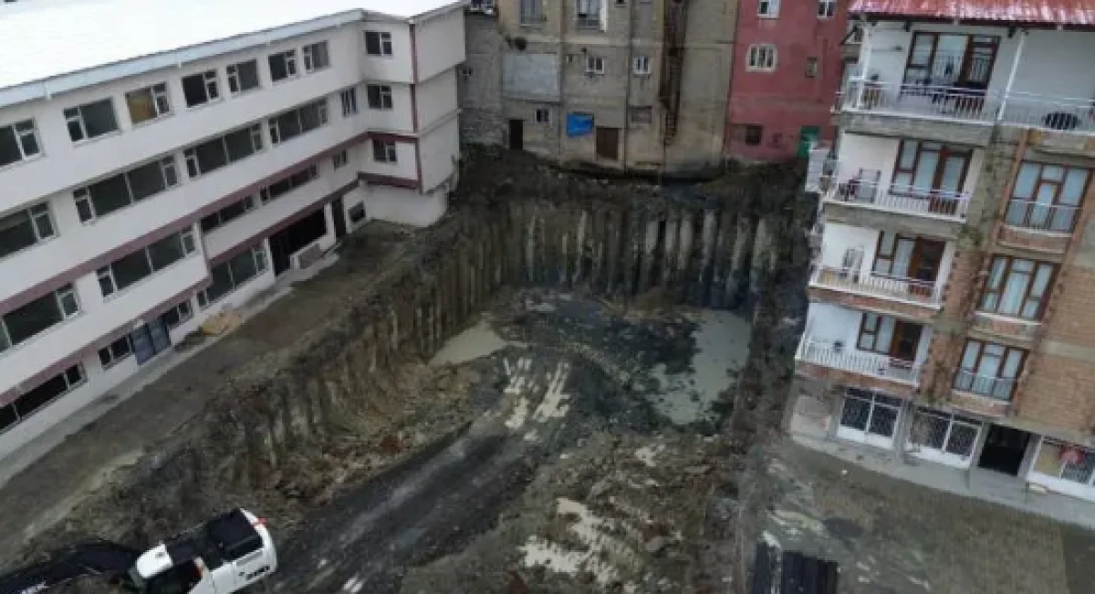 Hakkari'de korkutan zemin kayması: 6 bina tahliye edildi
