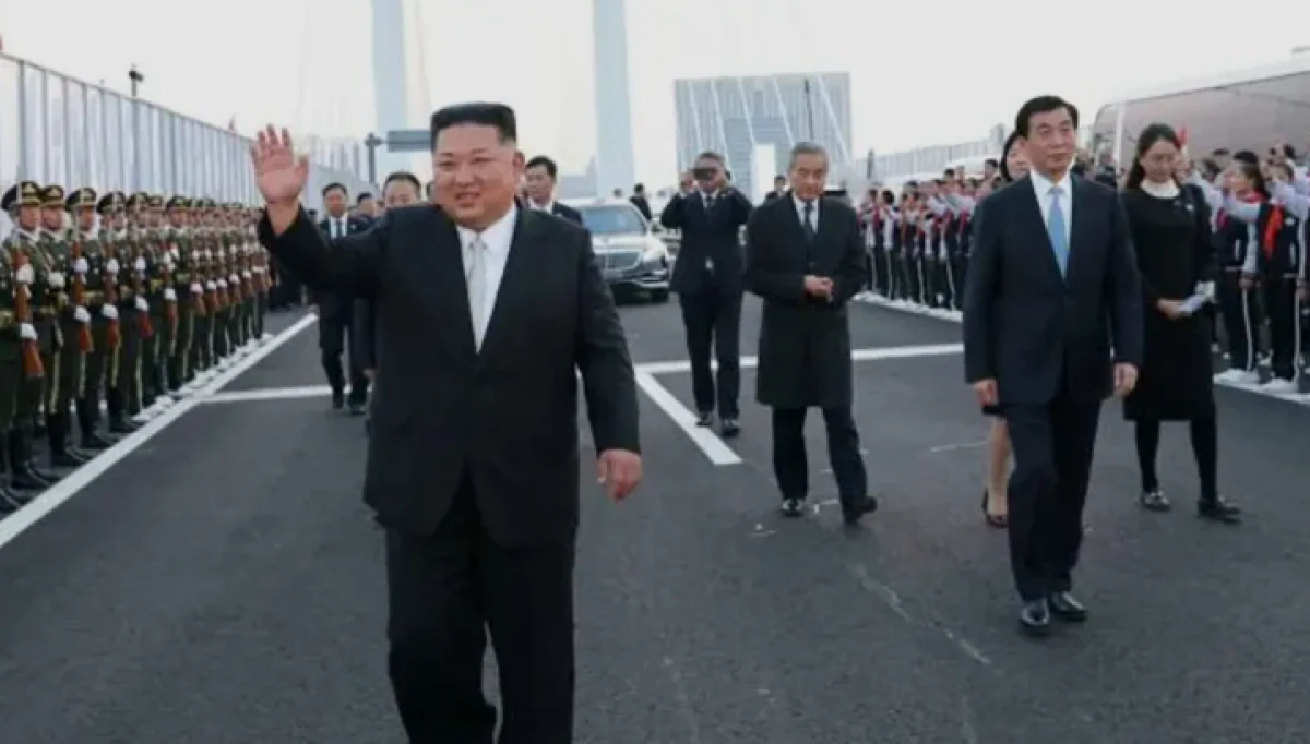 Hakkında &ouml;ld&uuml; iddiaları &ccedil;ıkan Kim Jong-Un &Ccedil;in sınırında ortaya &ccedil;ıktı