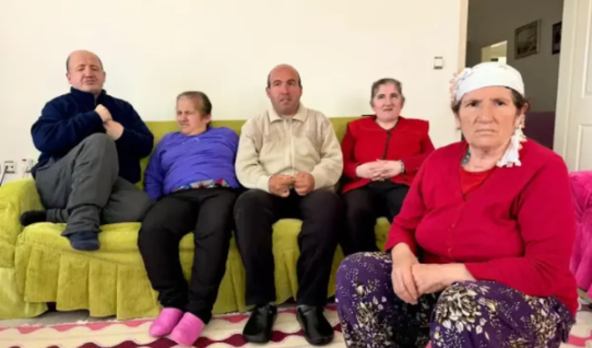 Hani anne, 50 yıldır engelli 4 &ccedil;ocuğuna bakıyor