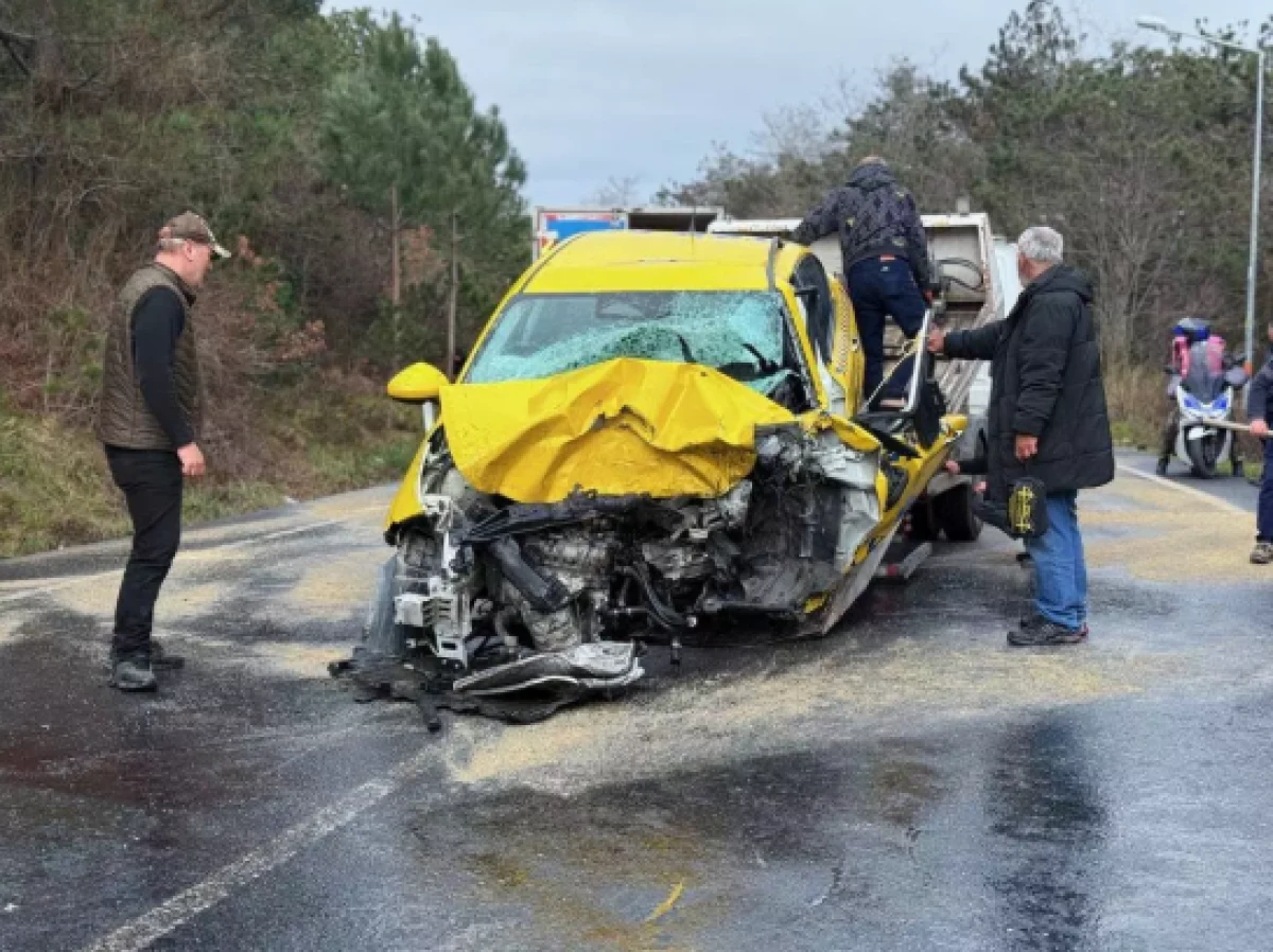 Hatalı sollama zincirleme kazaya neden oldu       