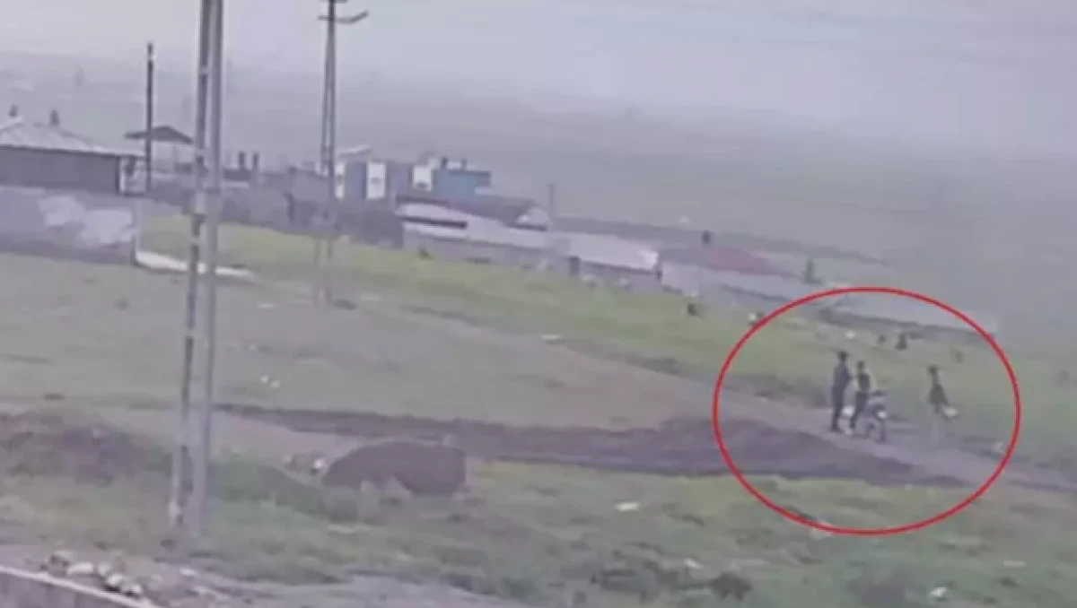 Hatay'da 3 &ccedil;ocuk silahla rastgele ateş etti! Akılalmaz anlar 