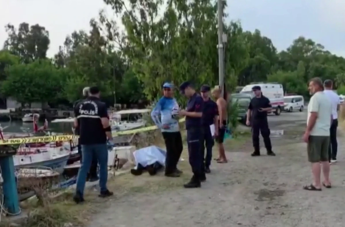 Hatay'da denize d&uuml;şen adamın &ccedil;ırpınarak can verdiği anlar g&ouml;r&uuml;nt&uuml;lendi!