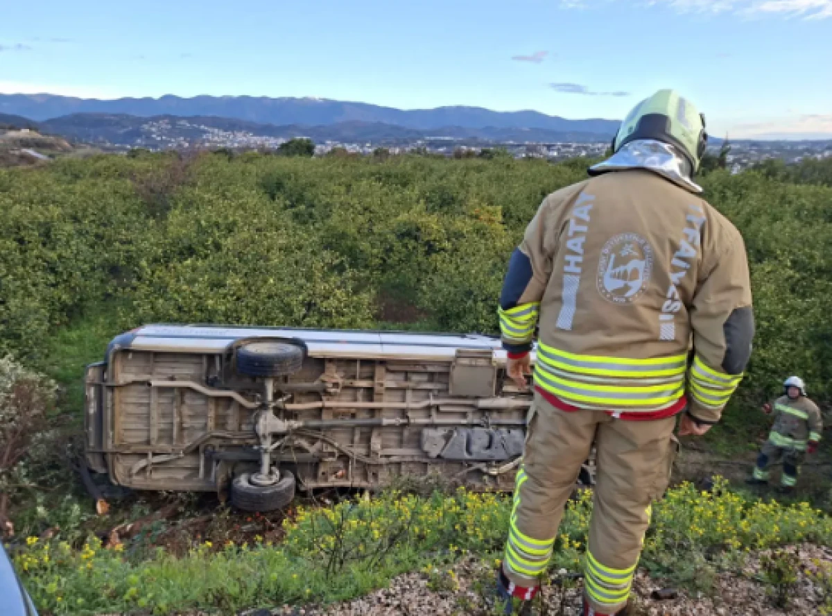 Hatay'da &ouml;ğrenci servisi devrildi            