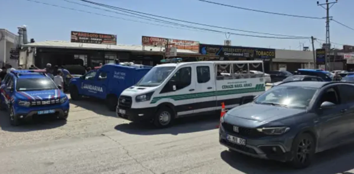 Hatay'da otomobilin motor b&ouml;l&uuml;m&uuml;nde patlama! 13 yaşındaki &ccedil;ırak hayatını kaybetti