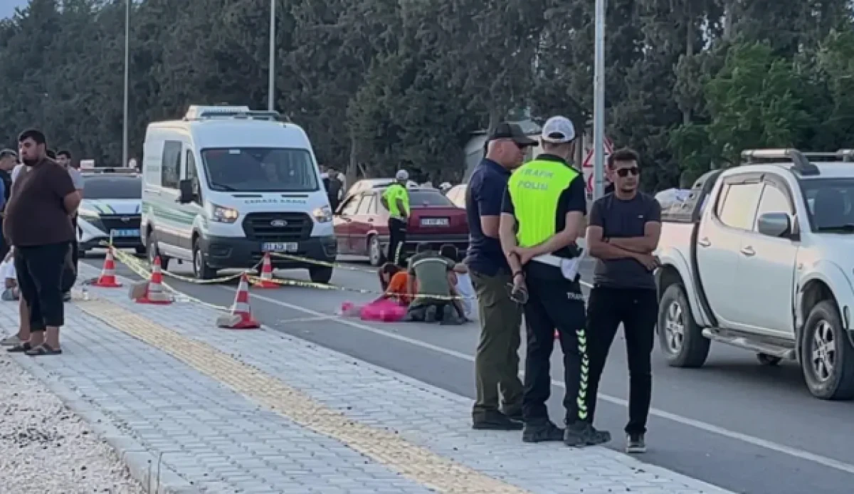 Hatay'da topun peşinden yola &ccedil;ıkan &ccedil;ocuk, kamyonetin altında can verdi