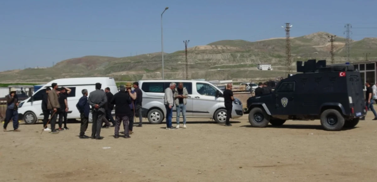 Hayvan pazarında silahlı kavga; 1 &ouml;l&uuml;, 13 yaralı