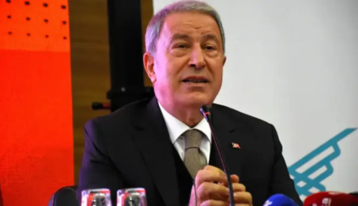 Hulusi Akar&rsquo;dan &uuml;niversitelilere &ccedil;ağrı: Okulu bırakın, &Ccedil;in'e gidin