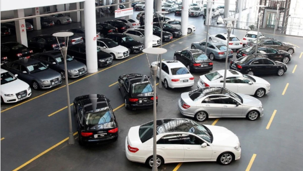 H&uuml;rm&uuml;z Boğazı krizi otomobilde ikinci eli vurdu 