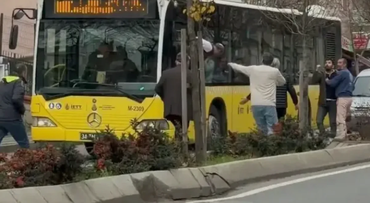 İETT şof&ouml;r&uuml; camdan atlayarak kavgaya karıştı
