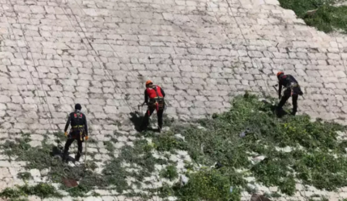 İHH'dan Halep Kalesi&rsquo;nde temizlik ve d&uuml;zenleme &ccedil;alışması 