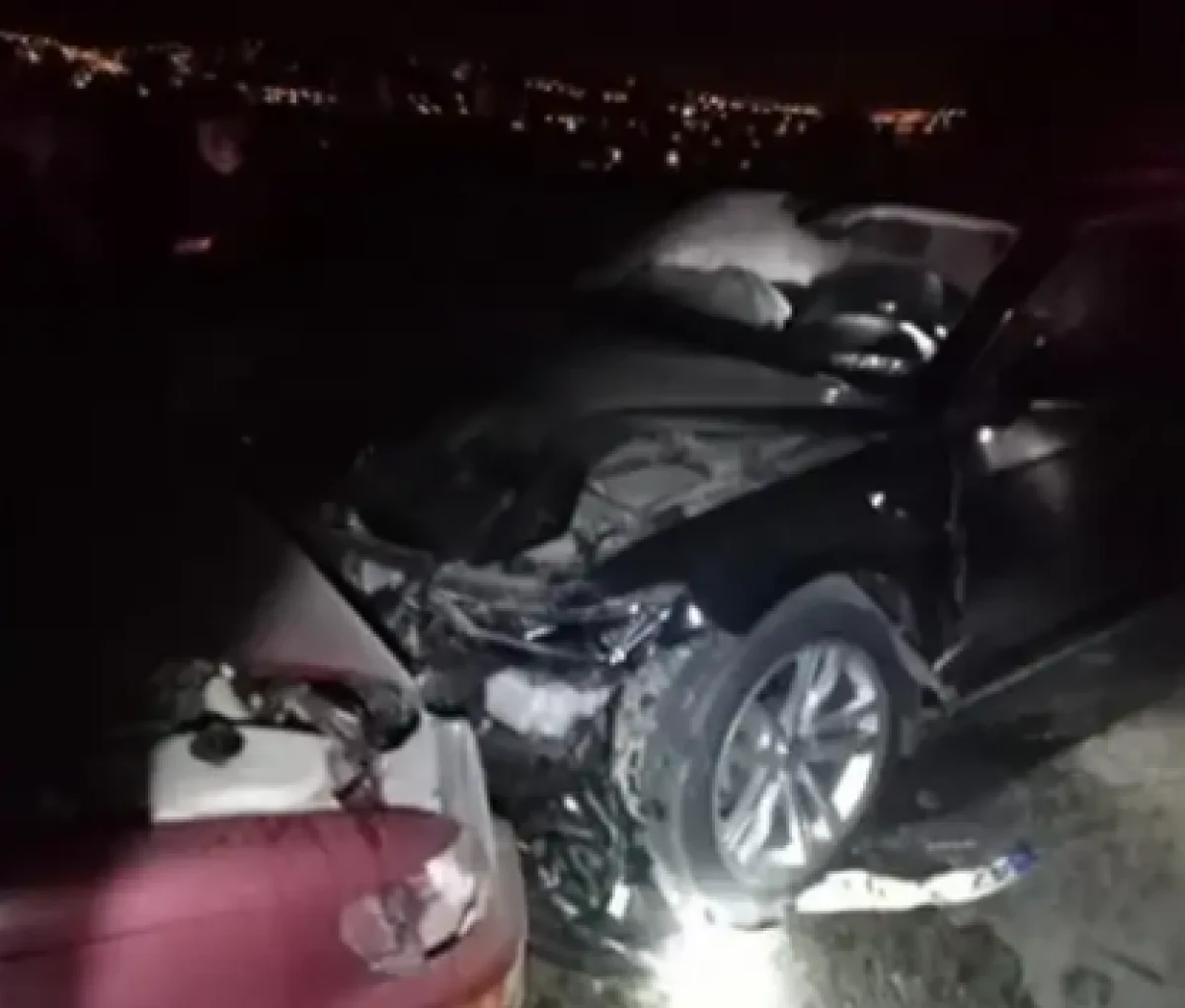 İki otomobil &ccedil;arpıştı: Eski milletvekili ile 2 kişi yaralandı