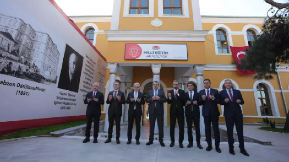 İlk ders Bakan Tekin'den                       