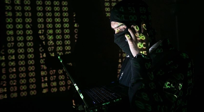 İnternet üzerinden sahte site tasarlayıp 47 kişiyi dolandırdılar