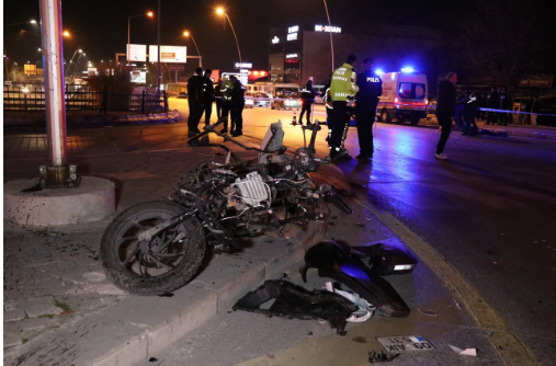 Işık ihlali motokuryenin canına mal oldu  