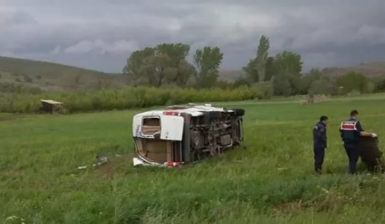 Isparta'da minibüs devrildi! Ölü ve yaralılar var