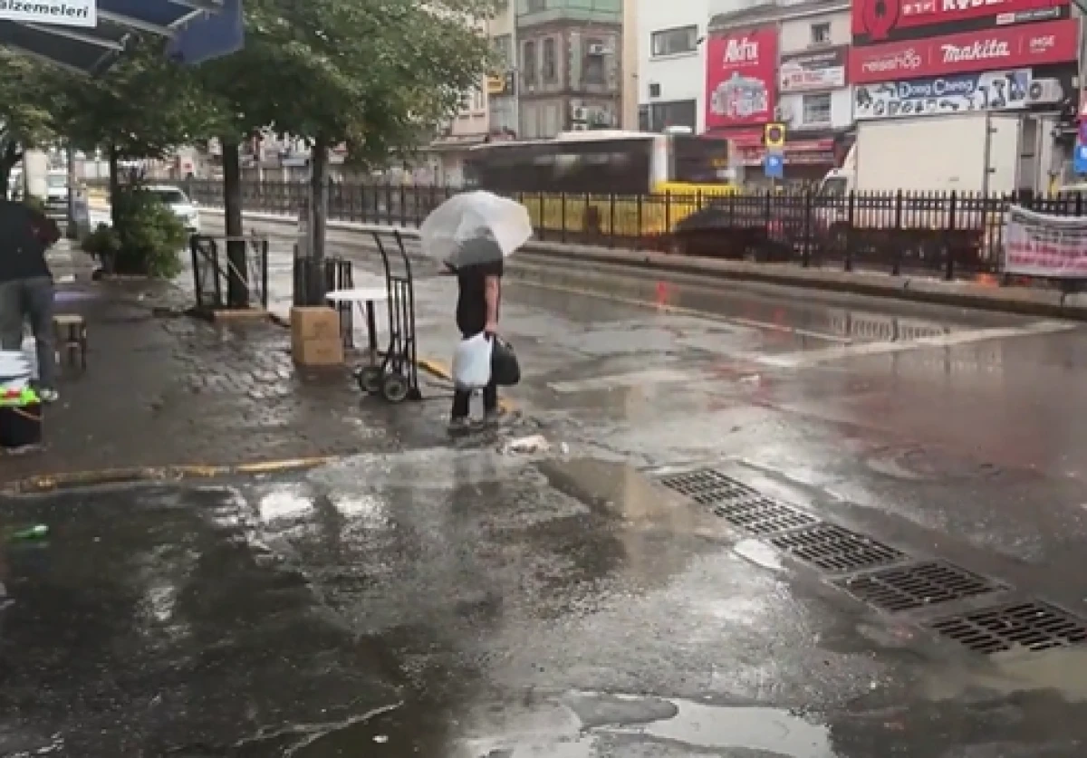 İstanbul'a kış havası geldi! 14 ile fırtına ve sel uyarısı