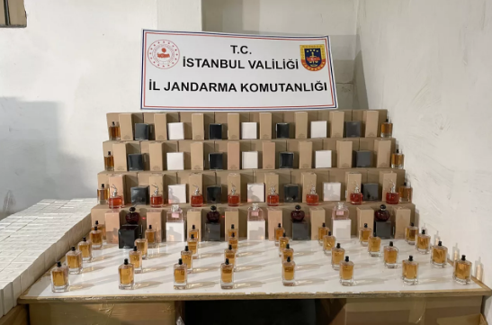 İstanbul'da bir depoda 71 bin 190 sahte parfüm ele geçirildi 