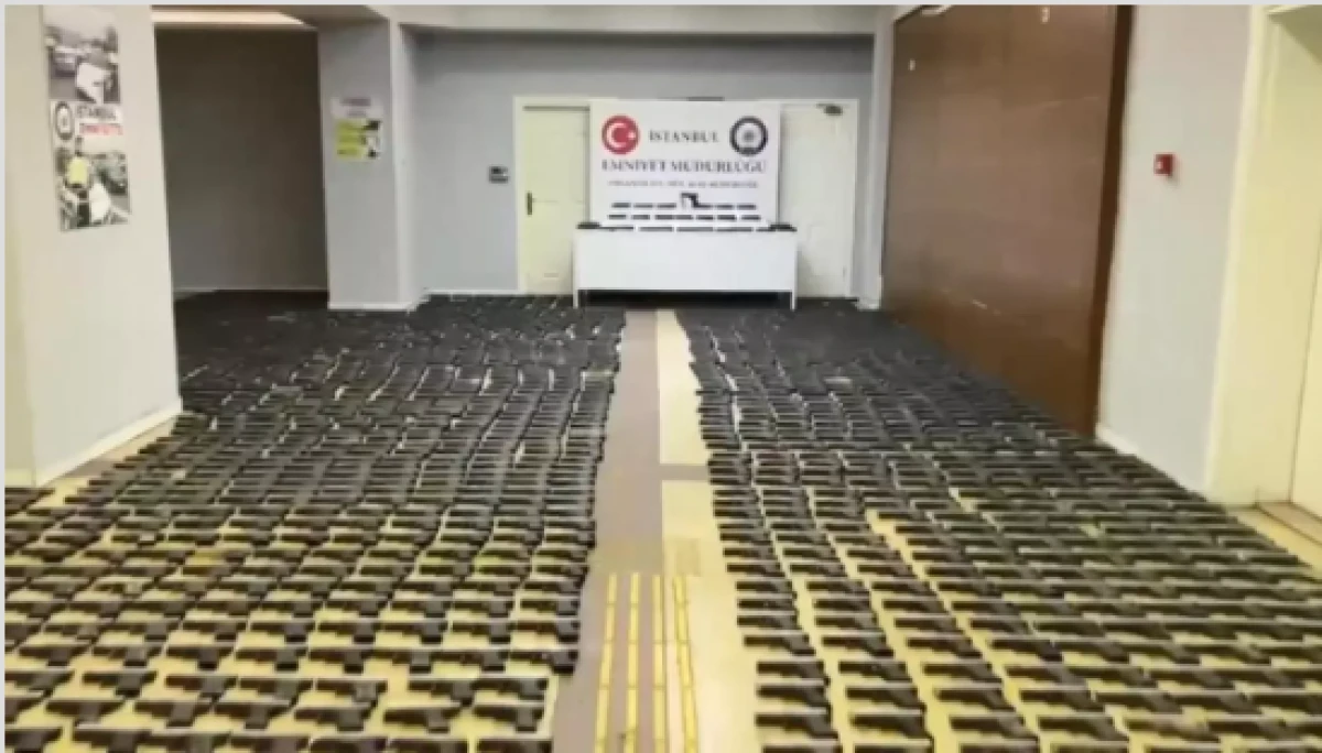 İstanbul&rsquo;da b&uuml;y&uuml;k operasyon: Toprak altında binlerce silah par&ccedil;ası ele ge&ccedil;irildi