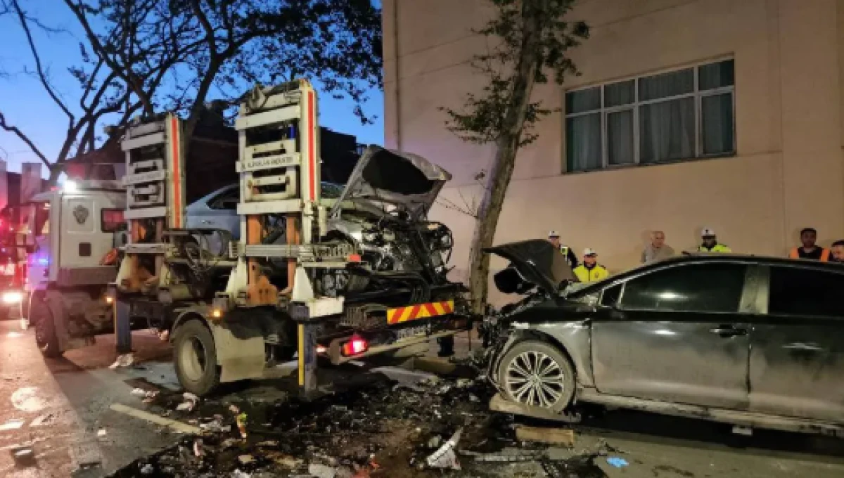 İstanbul'da feci kaza! Ortalık savaş alanına d&ouml;nd&uuml;