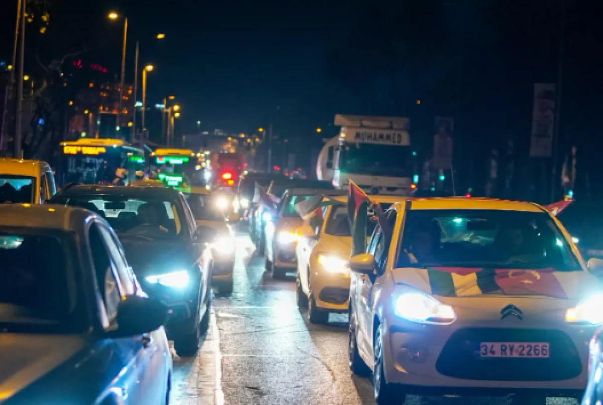 İstanbul'da Gazze'ye destek i&ccedil;in ara&ccedil; konvoyu oluşturuldu    