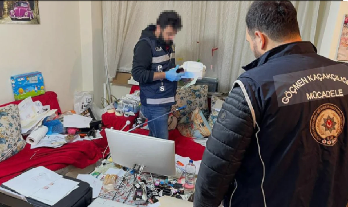 İstanbul&rsquo;da sahte pasaport operasyonu! İngiltere&rsquo;ye ka&ccedil;ış planı ortaya &ccedil;ıktı: 8 g&ouml;zaltı
