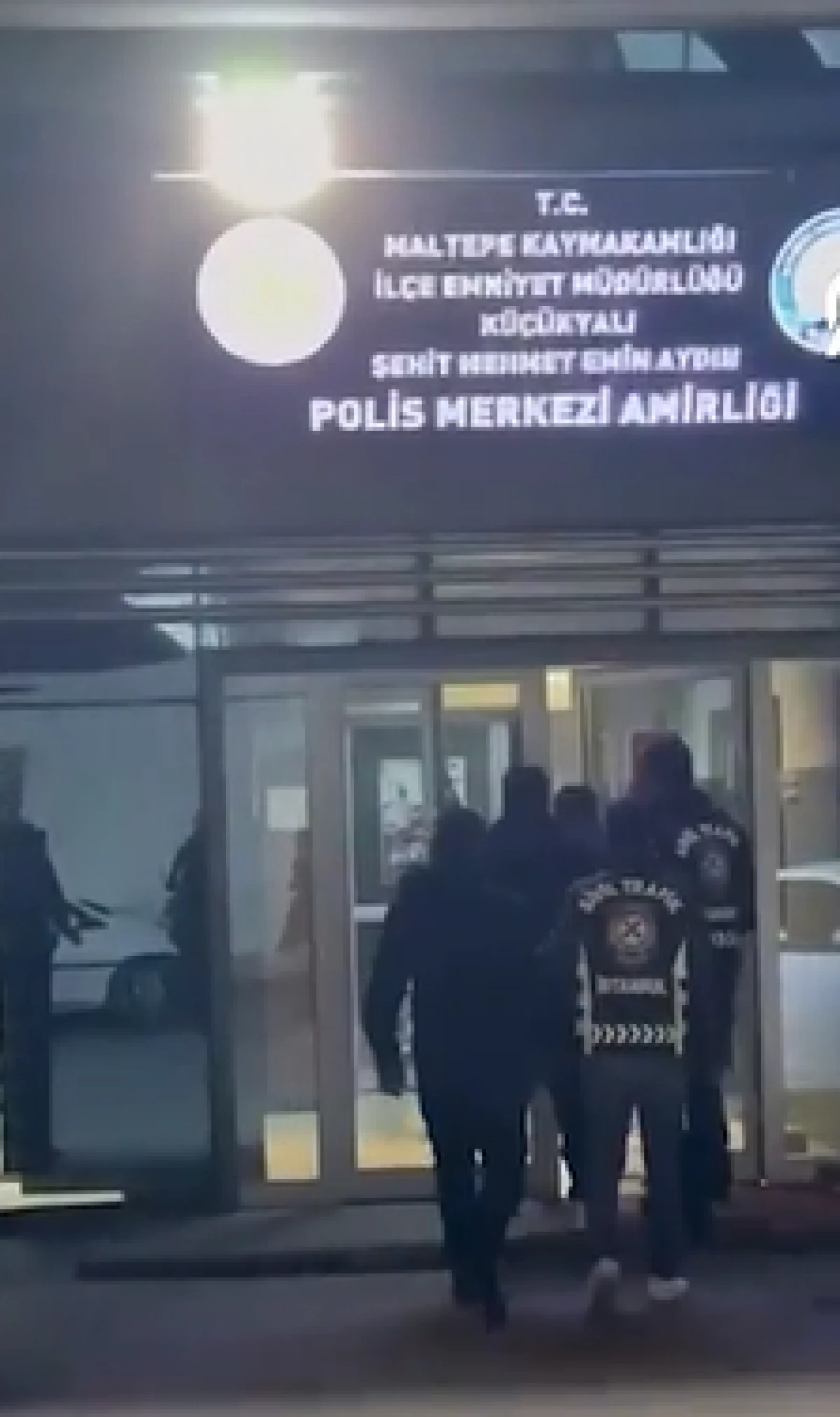 İstanbul'da trafikte birbirine bı&ccedil;ak &ccedil;eken s&uuml;r&uuml;c&uuml;lere 542 bin lira ceza  