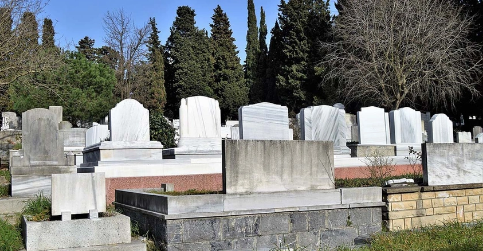 İstanbul'daki mezarlar da mezar taşları da zamlandı 