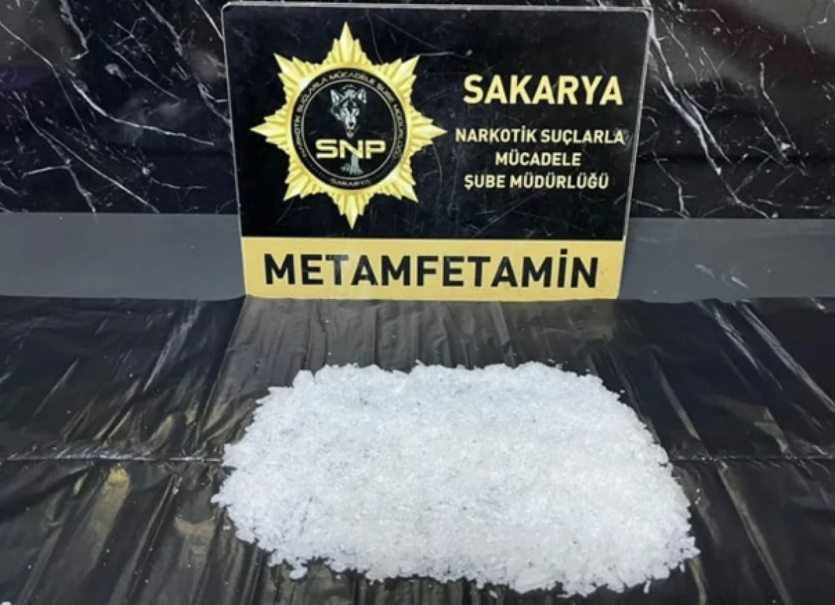 İstanbul'dan Eskişehir'e uyuşturucu g&ouml;t&uuml;ren zanlı Sakarya'da yakalandı