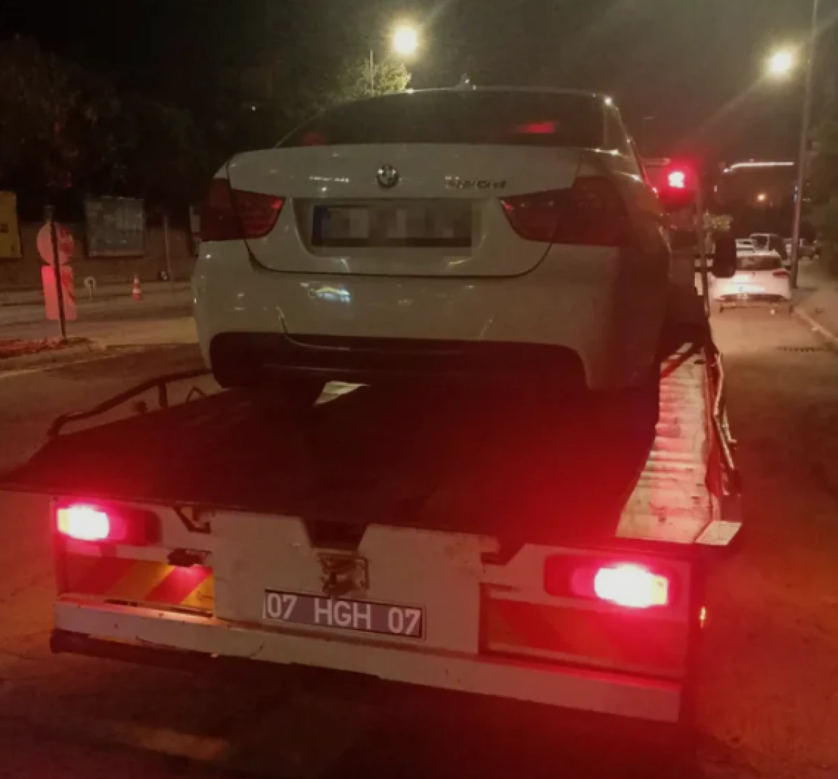 itfaiyeyi engellemenin bedeli ağır oldu: Hem parası gitti hem arabası