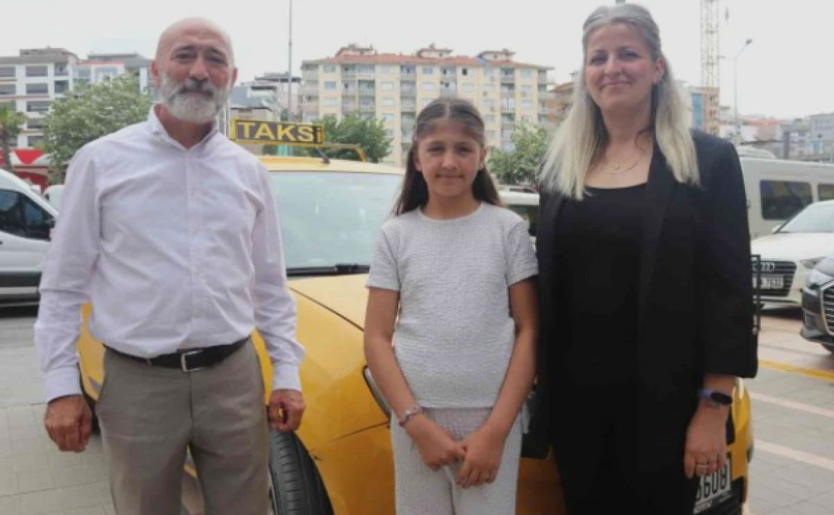 İzmir'de taksici, minik kızın hayatını dakikalar i&ccedil;erisinde kurtardı!