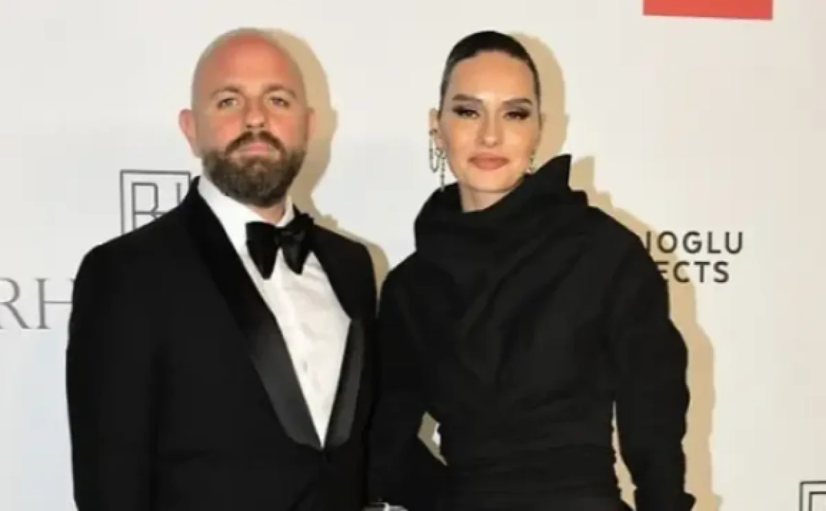 İzzet &Ouml;zilhan trafik kazası ge&ccedil;irdi: Acil ameliyata alındı! G&ouml;zler Yasemin Ergene'de...