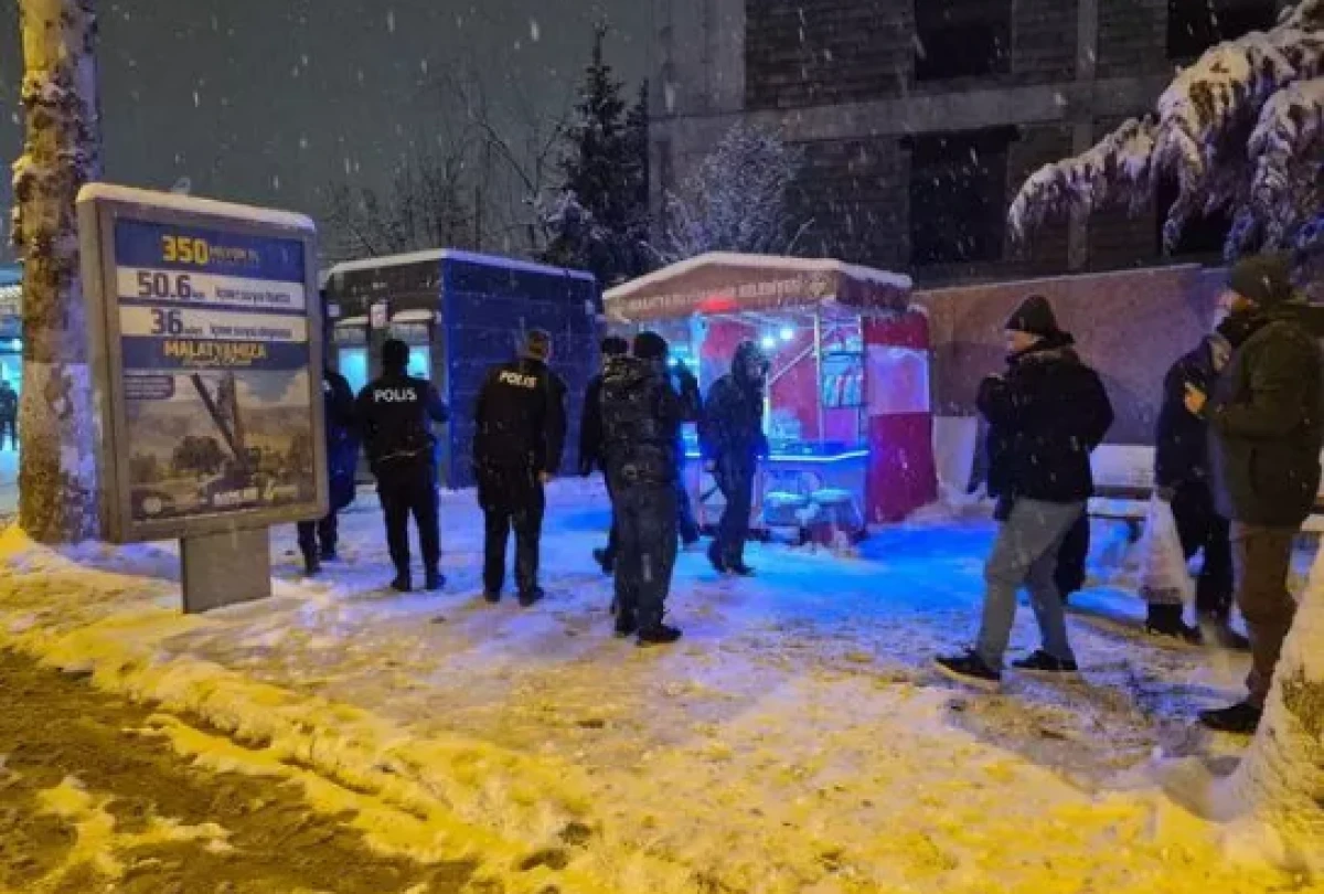 Kadınların bı&ccedil;aklı kavgasında gen&ccedil; kız hayatını kaybetti! 