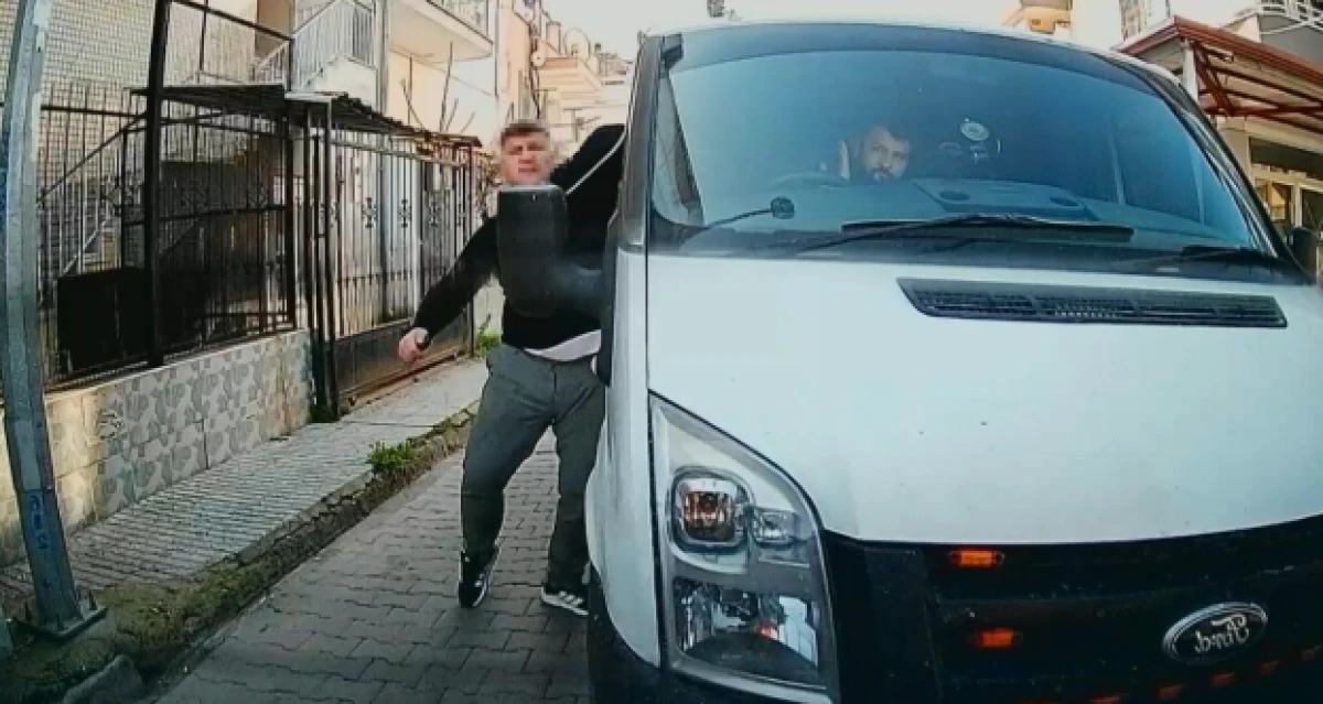 Kamyonetinin camını yumruklayan saldırgana 240 bin lira ceza  