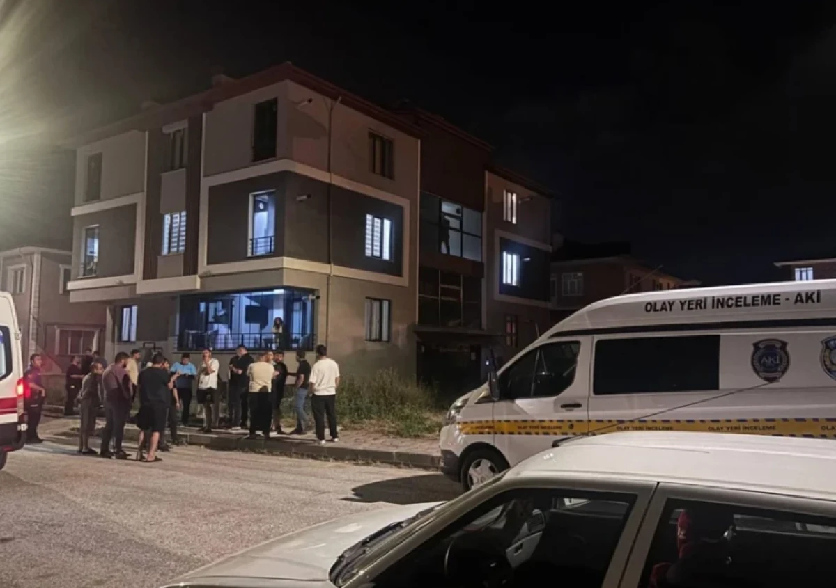 Kan donduran vahşet! Boşandığı eşiyle yanındakini t&uuml;fekle katletti