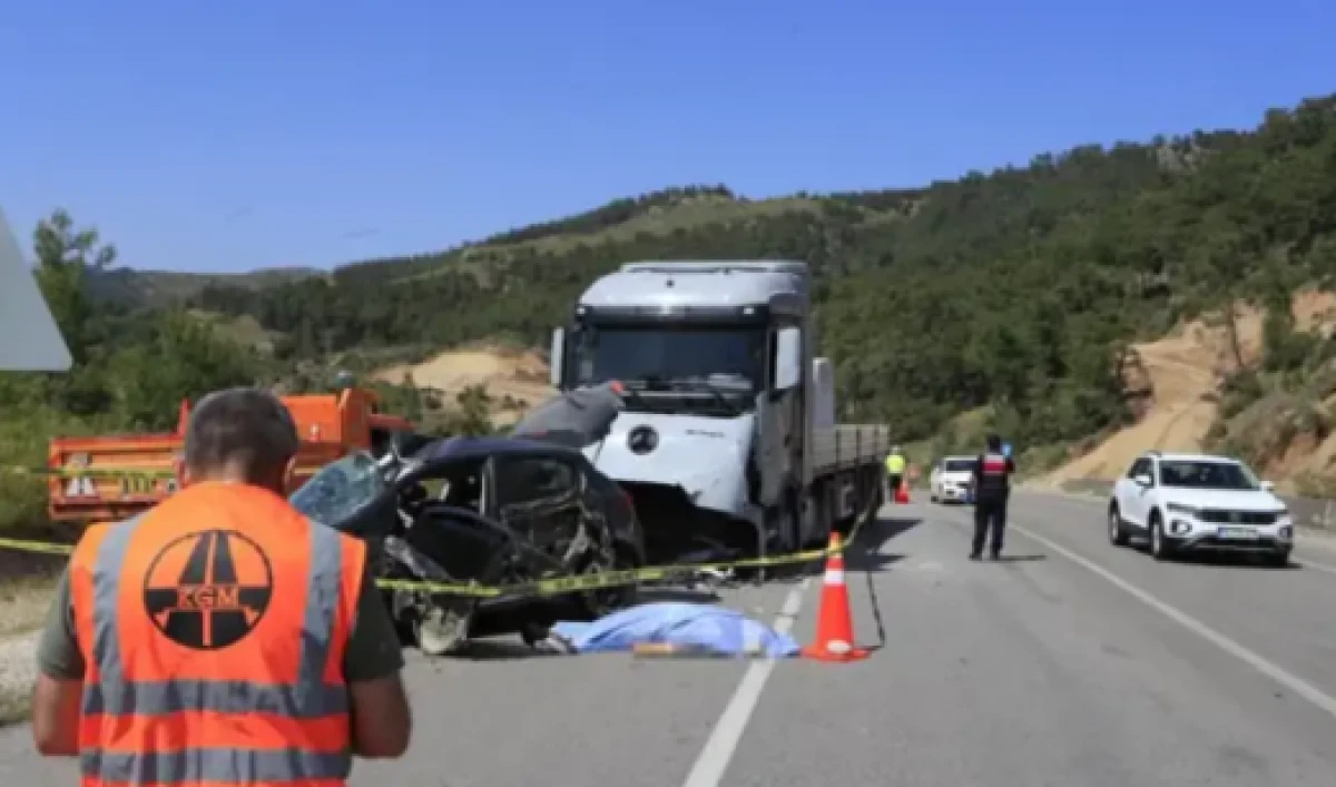 Kanser tedavisi d&ouml;n&uuml;ş&uuml; kazada eşiyle birlikte hayatını kaybetti